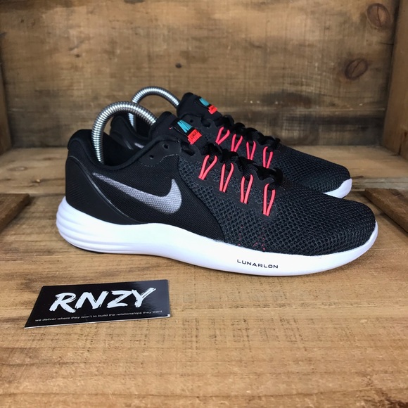 Nike Shoes - NEW Nike Lunar Apparent